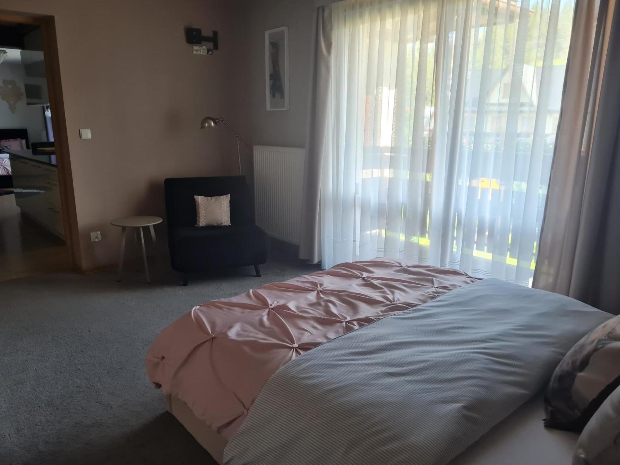 U Tatarow Apartment Suche Room photo